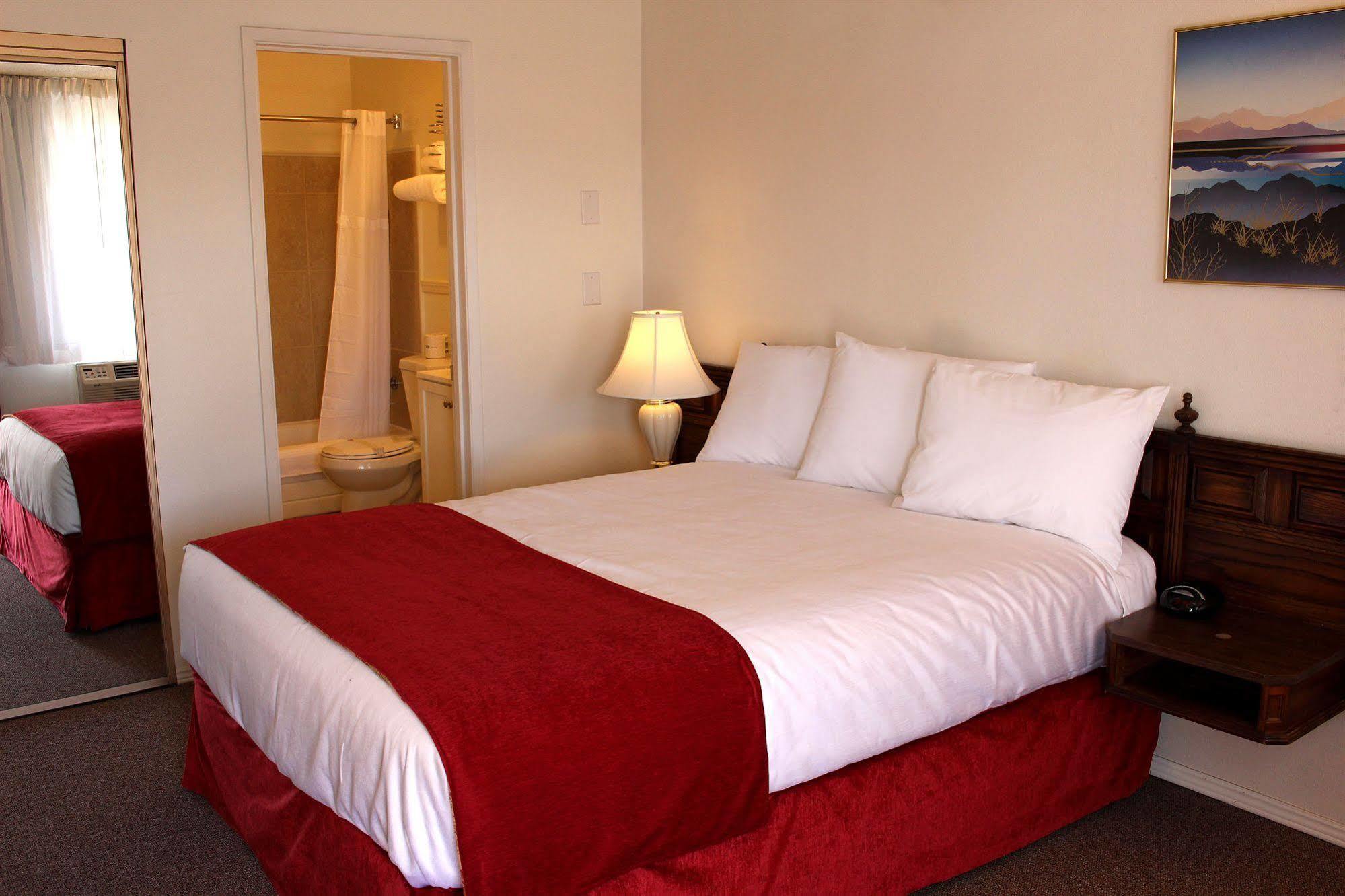 Sovana Inn Medford Extérieur photo