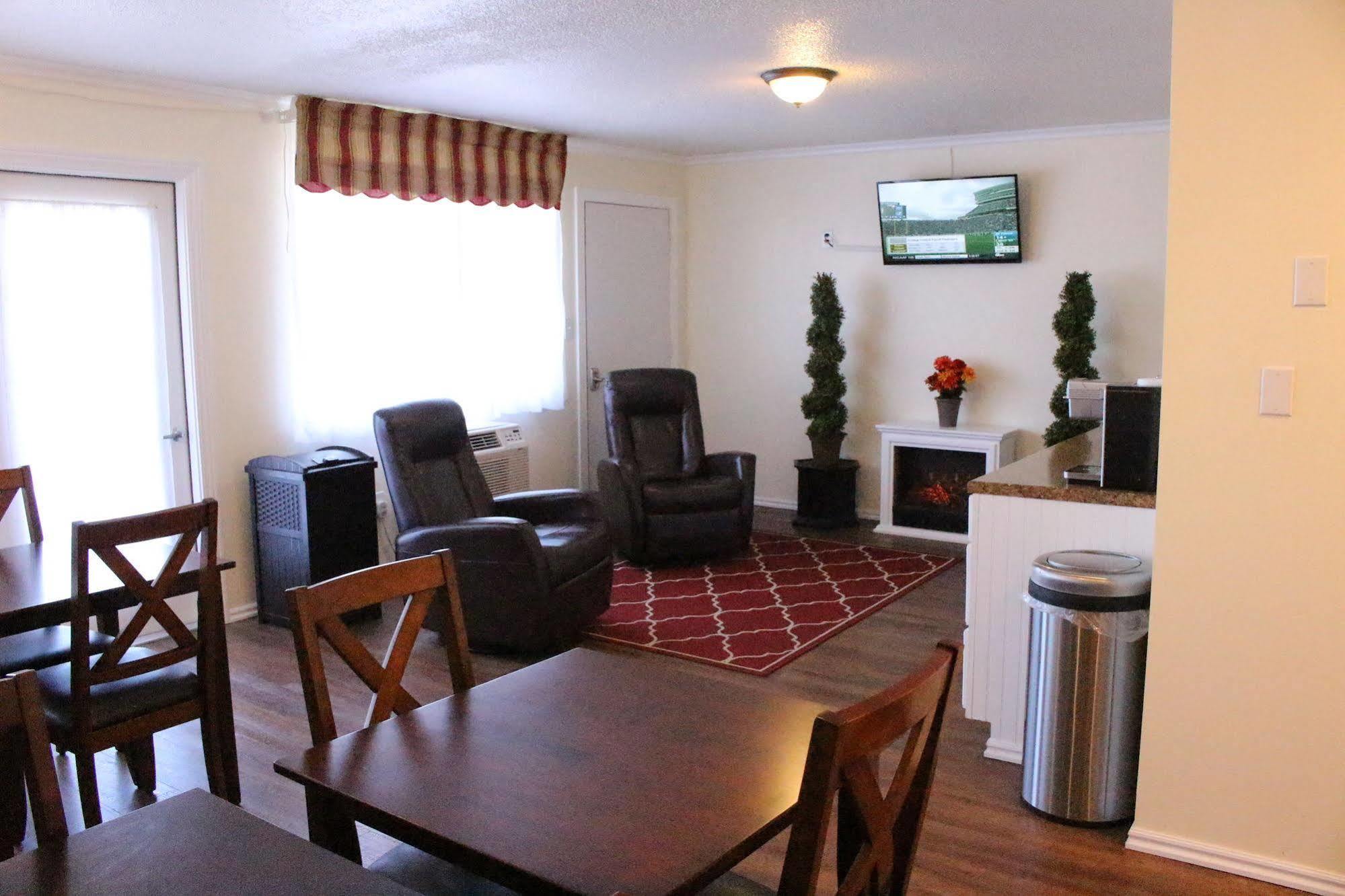 Sovana Inn Medford Extérieur photo