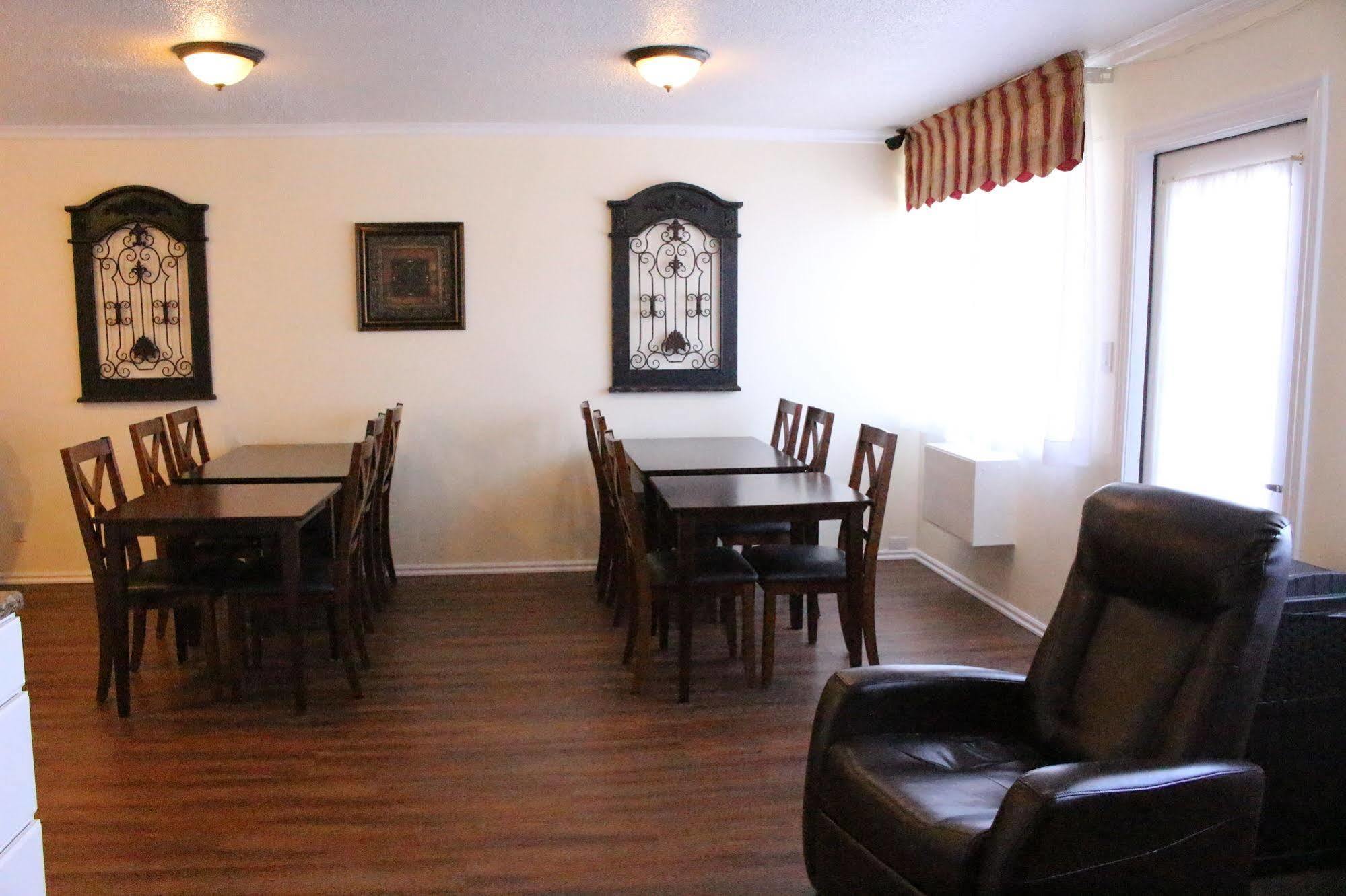 Sovana Inn Medford Extérieur photo
