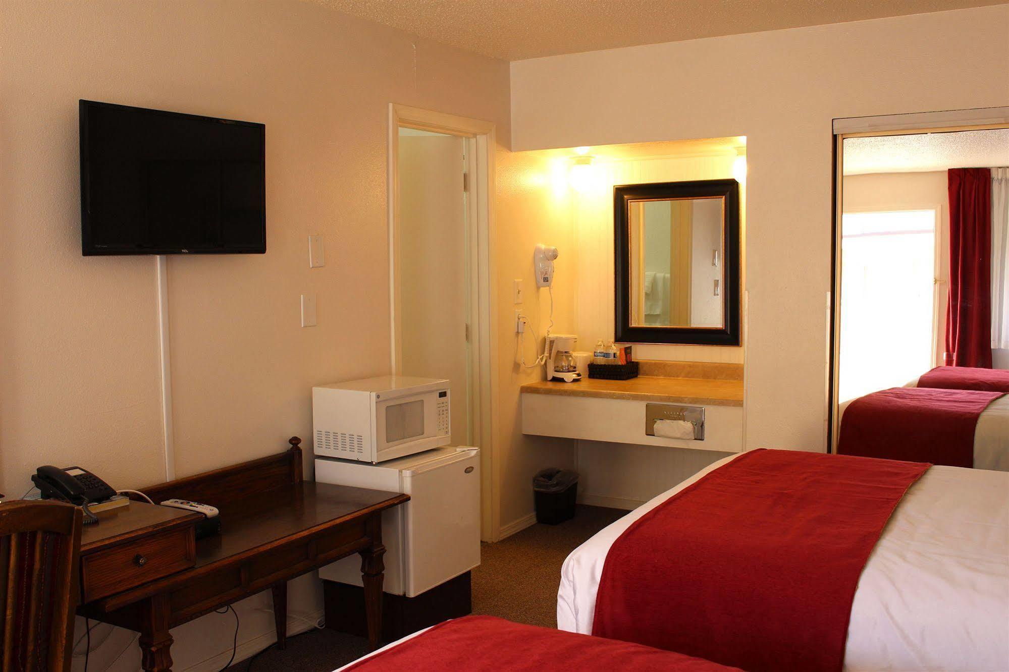 Sovana Inn Medford Extérieur photo