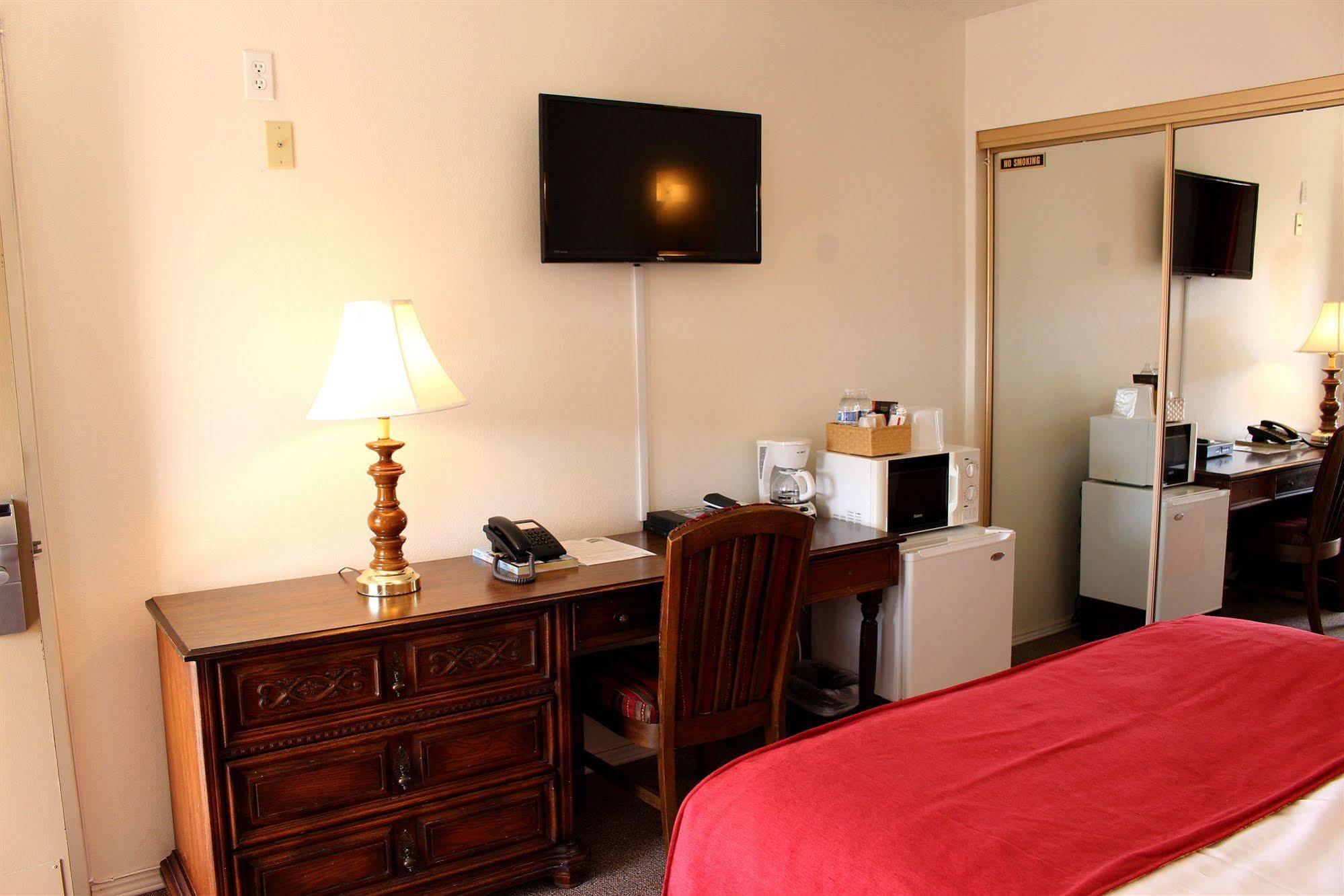 Sovana Inn Medford Extérieur photo