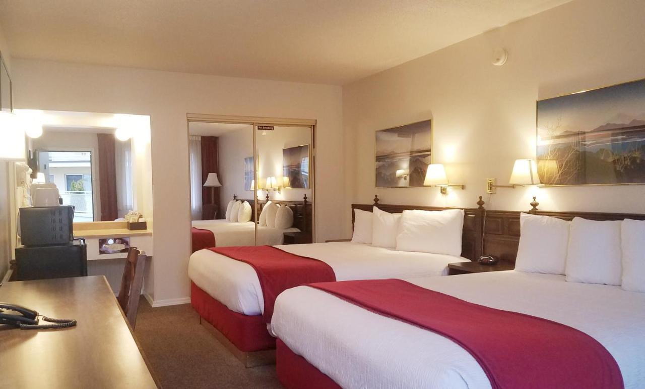 Sovana Inn Medford Extérieur photo